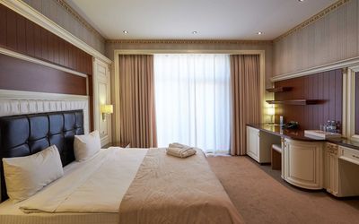 Boulevard Side Hotel · 5