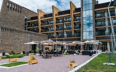 Shahdag Hotel & Spa · 4
