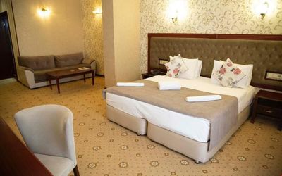 Capitol Hotel · 5
