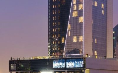 Canal Central Hotel Business Bay · 3