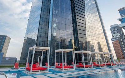 Canal Central Hotel Business Bay · 4