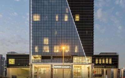 Canal Central Hotel Business Bay · 5