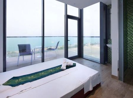 birlesik-arap-emirlikleri/dubai/the-palm-jumeirah/c-central-hotel-resort-the-palm_75813378.jpg