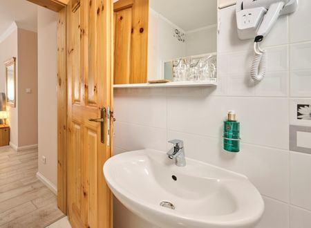 croatia/karlovac/kadoorhotel50b3c3f4.jpg