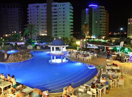 cyprus/gazimagusa/ceasarresortiskelelongbeach30a80639.jpg