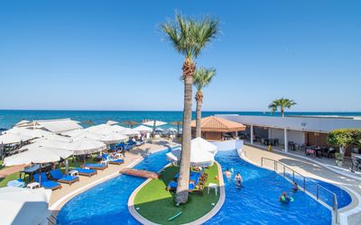Mimoza Beach Hotel · 3