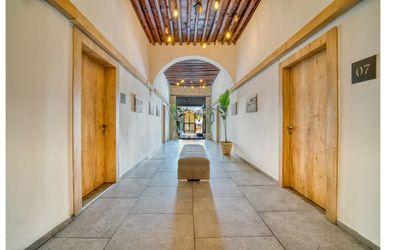 Avenue Hotel · 5