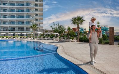 Caesar Blue Seaside Luxury Apartments · 3