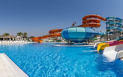 Caesar Blue Seaside Luxury Apartments · 5