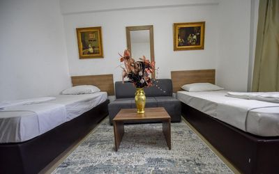 Goldhome Apart Hotel · 3