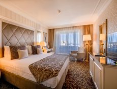 Land View Room