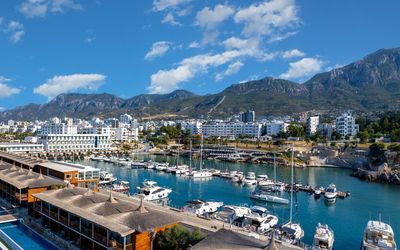 Les Ambassadeurs Hotel & Casino & Marina · 3