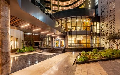 Novel Centre Point Hotel · 5