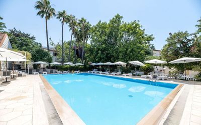 Riverside Garden Resort · 4