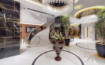 Rocks Hotel & Casino · 5