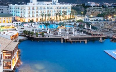 Rocks Hotel & Casino · 2