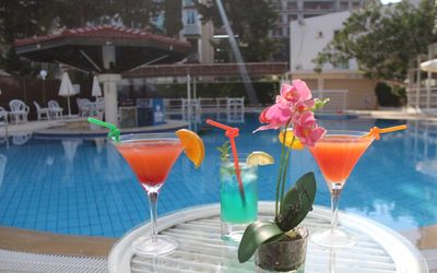 Sammys Hotel · 4