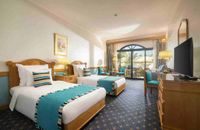 Executive Suite, King Bed, Gar