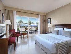 Junior Suit Queen Bed Sea View