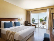 Royal Suit Queen Bed Sea View