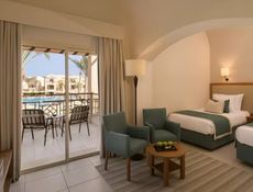 Superior Queen Or Twin Bed Pool View