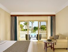 Swim up Triple Room