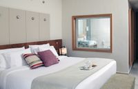 Standard Single Pool View Room