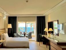 Sea Front Room with Lounge Access - Twin Bed