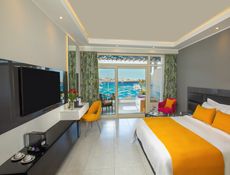 Deluxe Jacuzzi Beach Front