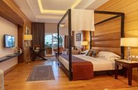 Royal Savoy J. Suite with Jacuzzi & with lounge Access