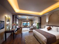 Executive Swim Up Suite - Posh Club