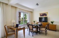 Signature Suite Aqua