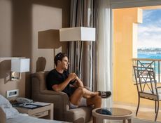 Single Premium Deluxe Beach Front Room