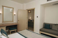 Family Room, Queen Bed, Pool View