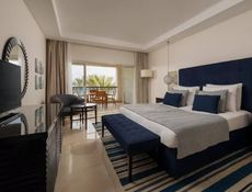 Executive Suite Queen Bed Sea View