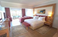 Executive Suite with Private Jacuzzi Pol