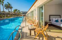 Swim-Up Room