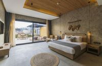 Executive Jacuzzi & Pool Suite - Posh Club