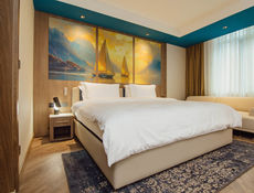Junior Suite King Room City View