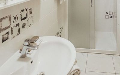 Kadoor Hotel · 4