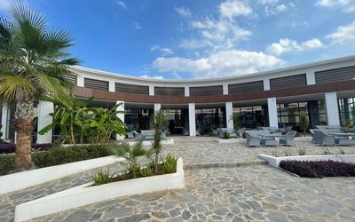 Ekor Elegance Hotel · 4