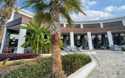 Ekor Elegance Hotel · 5
