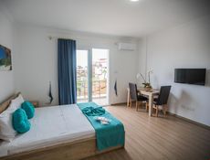Studio Land View Apartment