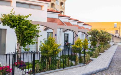 Row 7 Holiday Homes · 2