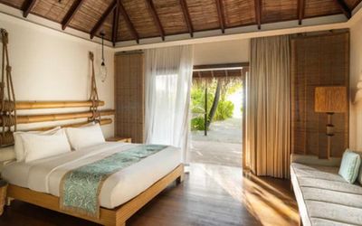 Constance Moofushi · 4