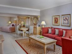 Executive Suite, Queen Bed, Ground Floor, Garden View