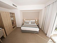Standard Queen Bed Garden View