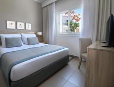 Deluxe Family Queen Bed Garden View