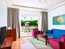 King Suite with Pool View