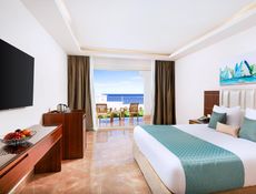 Deluxe Family Room With Garden